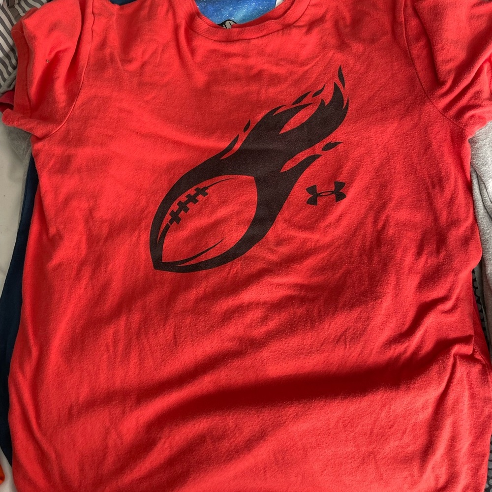 Boys Under Armour Tshirt size Med